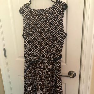 Roz and Ali sz 16 fit & flare dress, navy &cream
